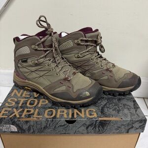 The north face  WOMEN'S HEDGEHOG FASTPACK MID GORE-TEX® boot (size 7.5)
